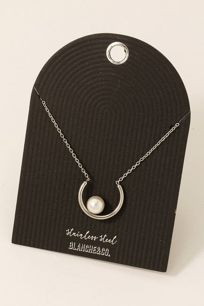 Curved Bar Pearl Necklace