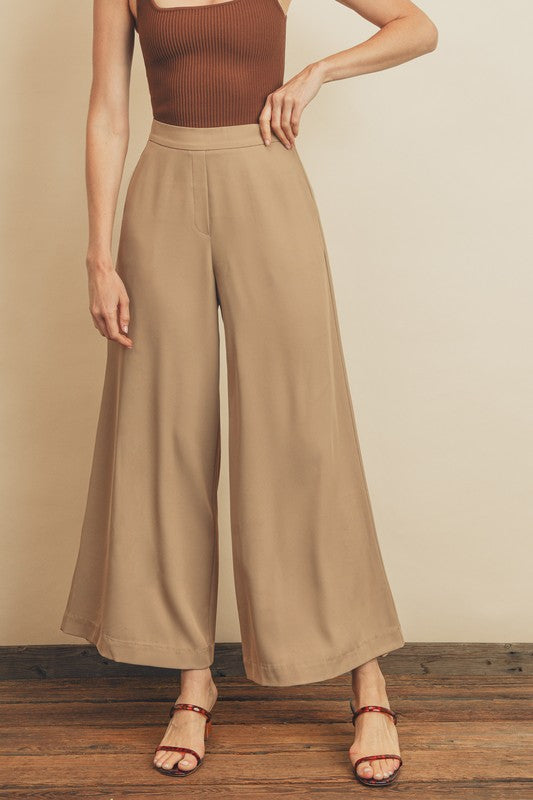 Relaxed Wide Leg Pants